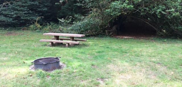Group campsite: maximun of 25 people with 4 passenger vehicles or 2 travel tralers or motorhomes.