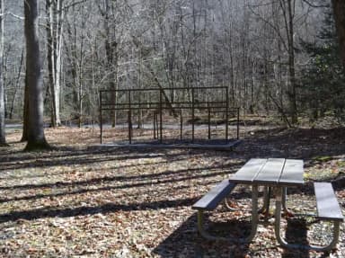 Round Bottom Horse Camp 4-Equestrian Non-Electric  Stalls