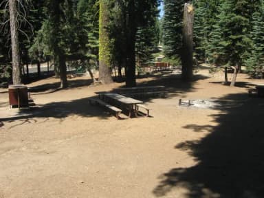Group D, 17 parking spaces, 6 food storage lockers