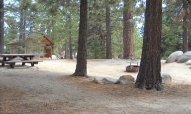 Boulder Basin campsite 26 with picnic table and fire pit.
