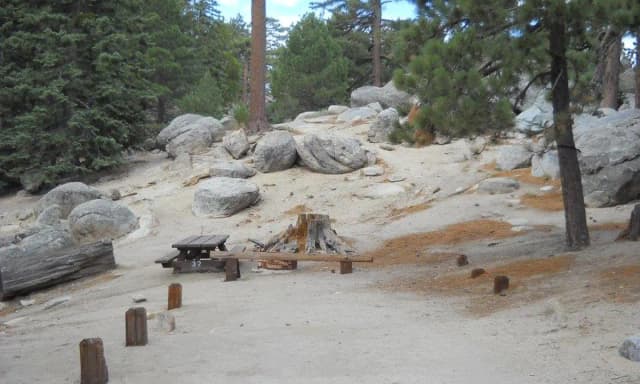 Boulder Basin campsite 32 with picnic table and fire pit.
