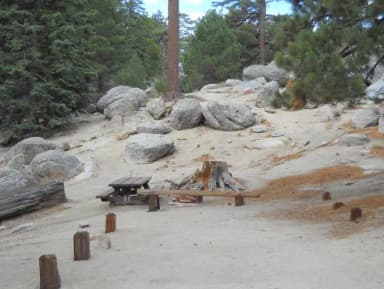 Boulder Basin campsite 32 with picnic table and fire pit.