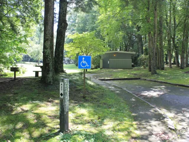 A Loop Site 27 - Standard Nonelectric (Handicap Accessible)