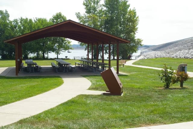 Lake View shelter