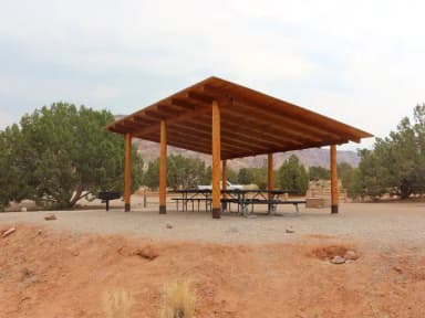 Ken's Lake Group Site B shade shelter and picnic table.