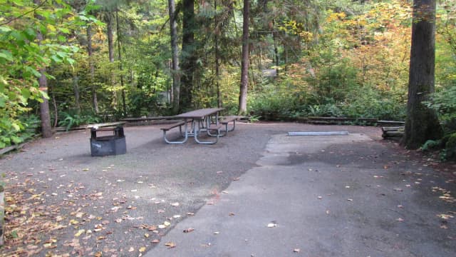 Medium tent area with smaller parking spur