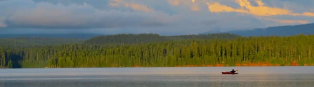 Panoramic photo of the lake and mountains beyond Timothy Lake
