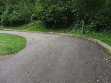 A Loop Site 16  - Long driveway