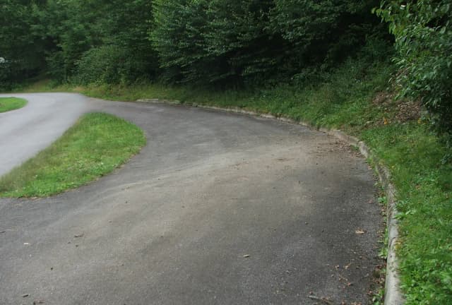 A Loop Site 20  - long driveway