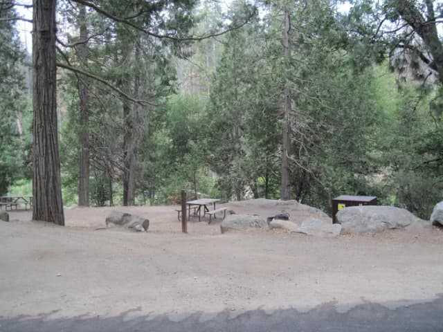 Back-in parking on dirt and gravel