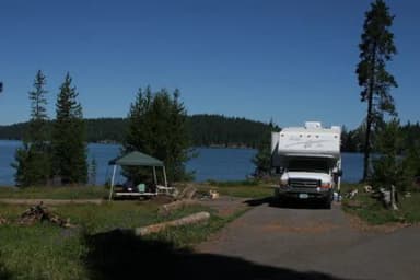Family camping at Diamond Lake Campground