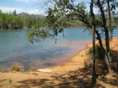 Dry Creek Group Campground with view of the lake