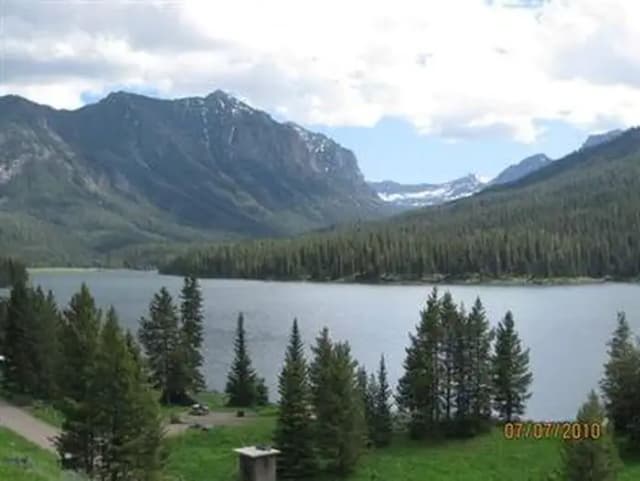 Hyalite Reservoir with snow peaked mountains in the background
