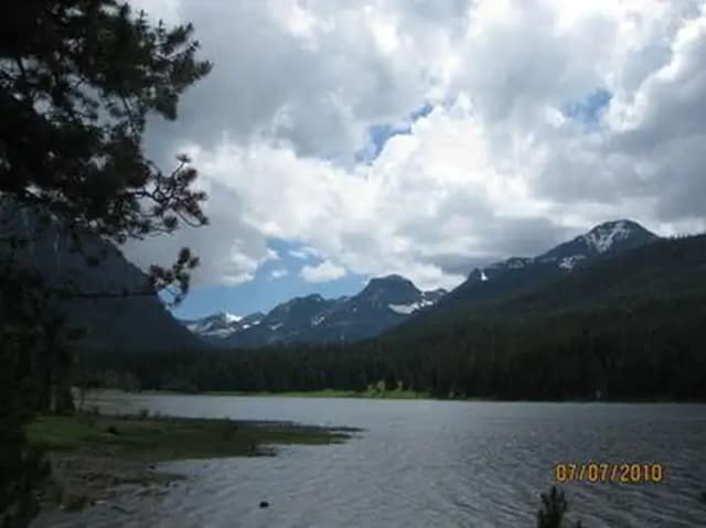 Hyalite Reservoir with mountains in the background