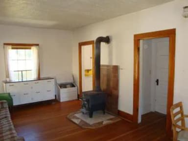 Yellowjacket Guard Station Living Room
