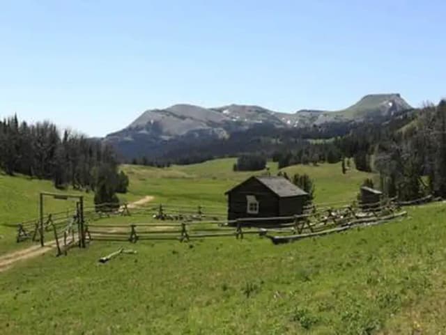 BLACK BUTTE CABIN 4