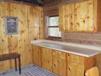 Tom's Lake Cabin - Dining Area